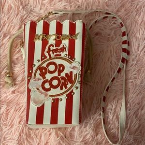 Betsey Johnson popcorn crossbody 🍿